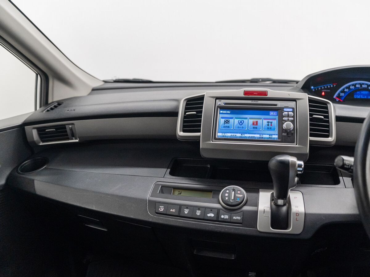 Honda Freed 2012 - фото автомобиля