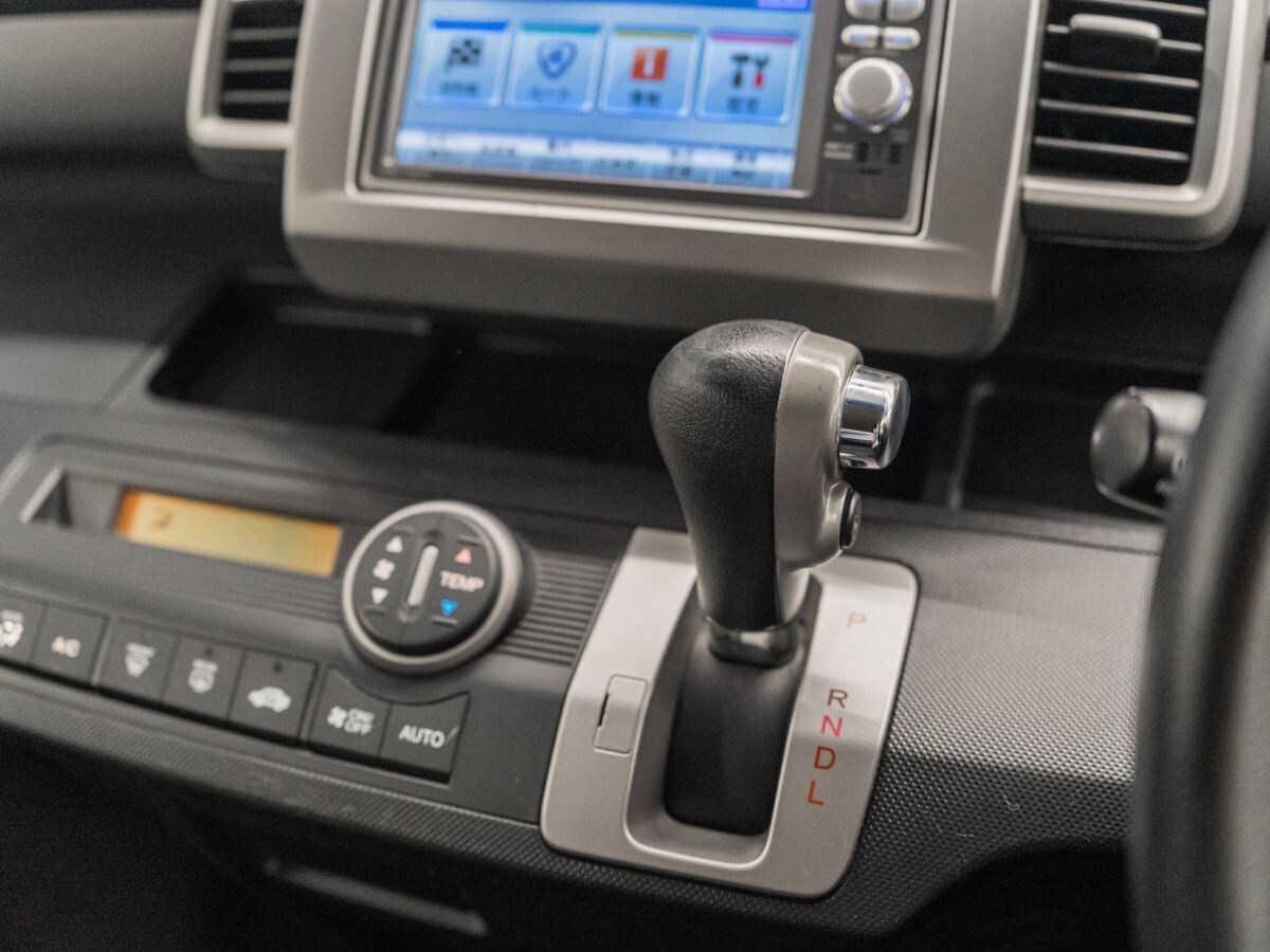 Honda Freed 2012 - фото автомобиля