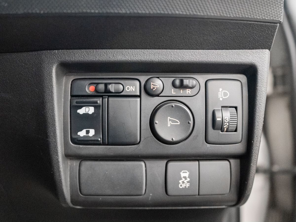 Honda Freed 2012 - фото автомобиля