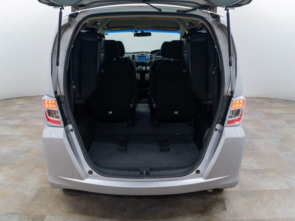 Honda Freed 2012 - фото автомобиля