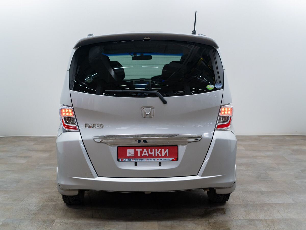 Honda Freed 2012 - фото автомобиля