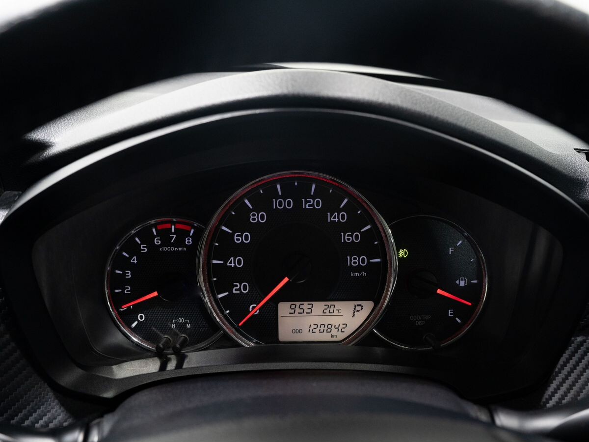 Toyota Corolla Fielder 2012 - фото автомобиля