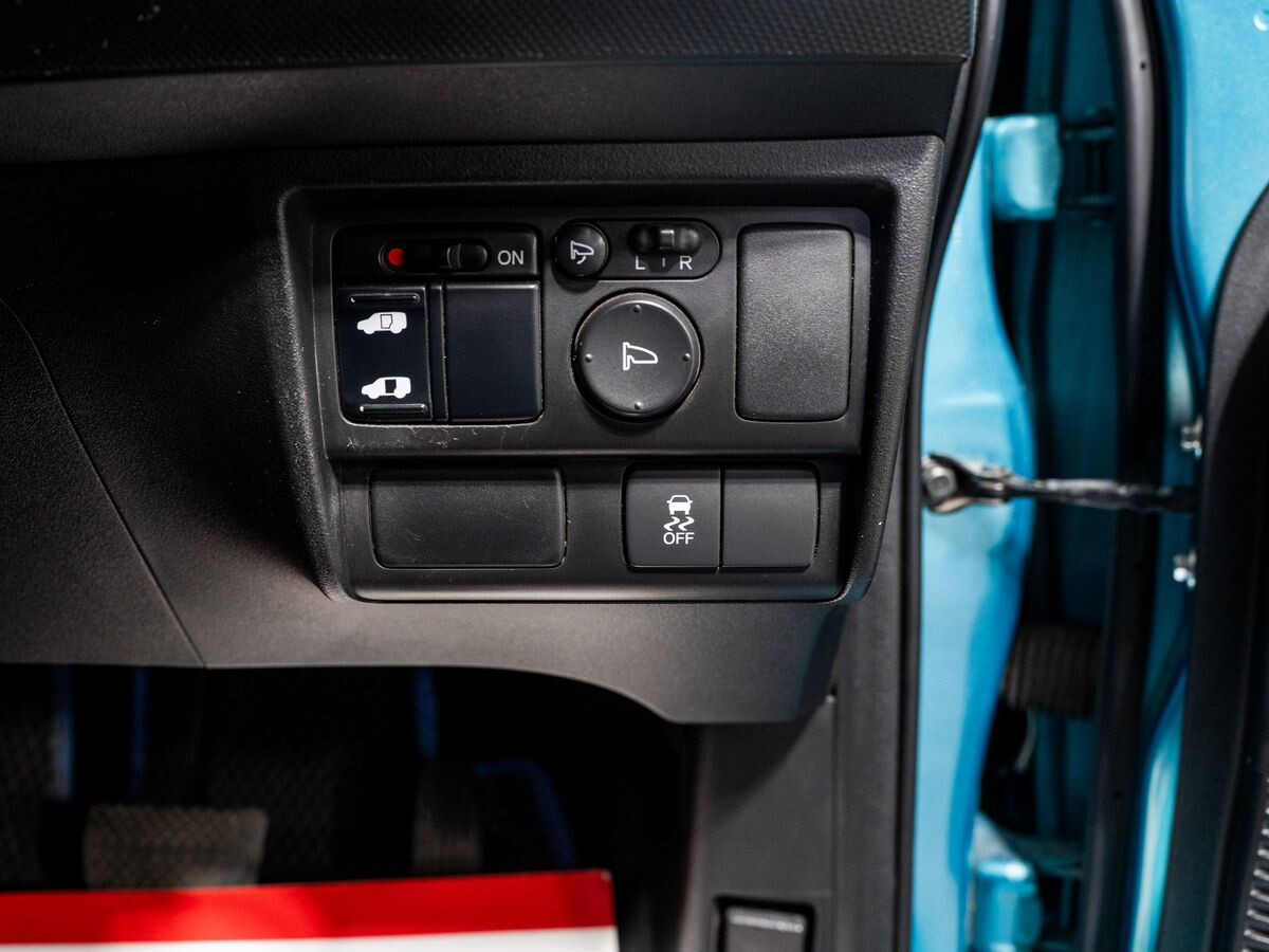 Honda Freed Spike 2013 - фото автомобиля