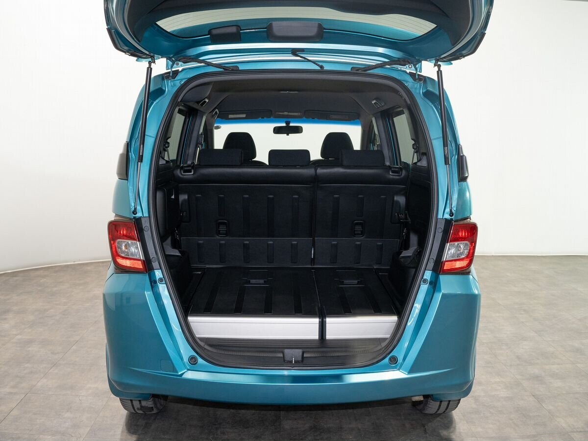 Honda Freed Spike 2013 - фото автомобиля