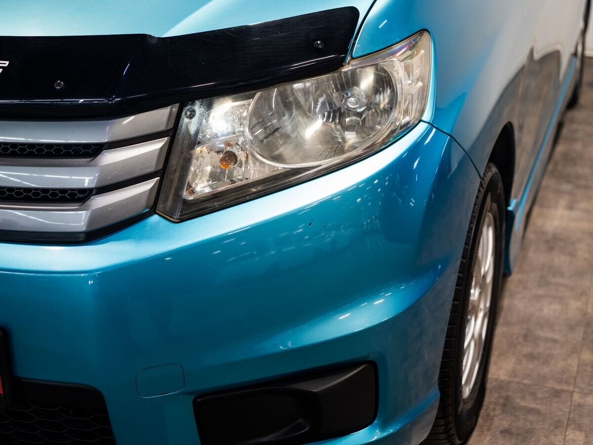 Honda Freed Spike 2013 - фото автомобиля