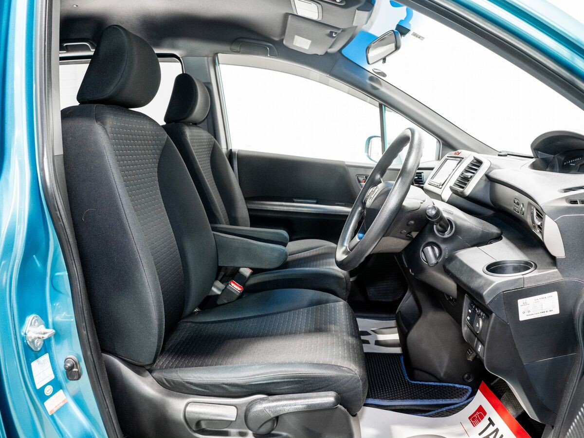 Honda Freed Spike 2013 - фото автомобиля