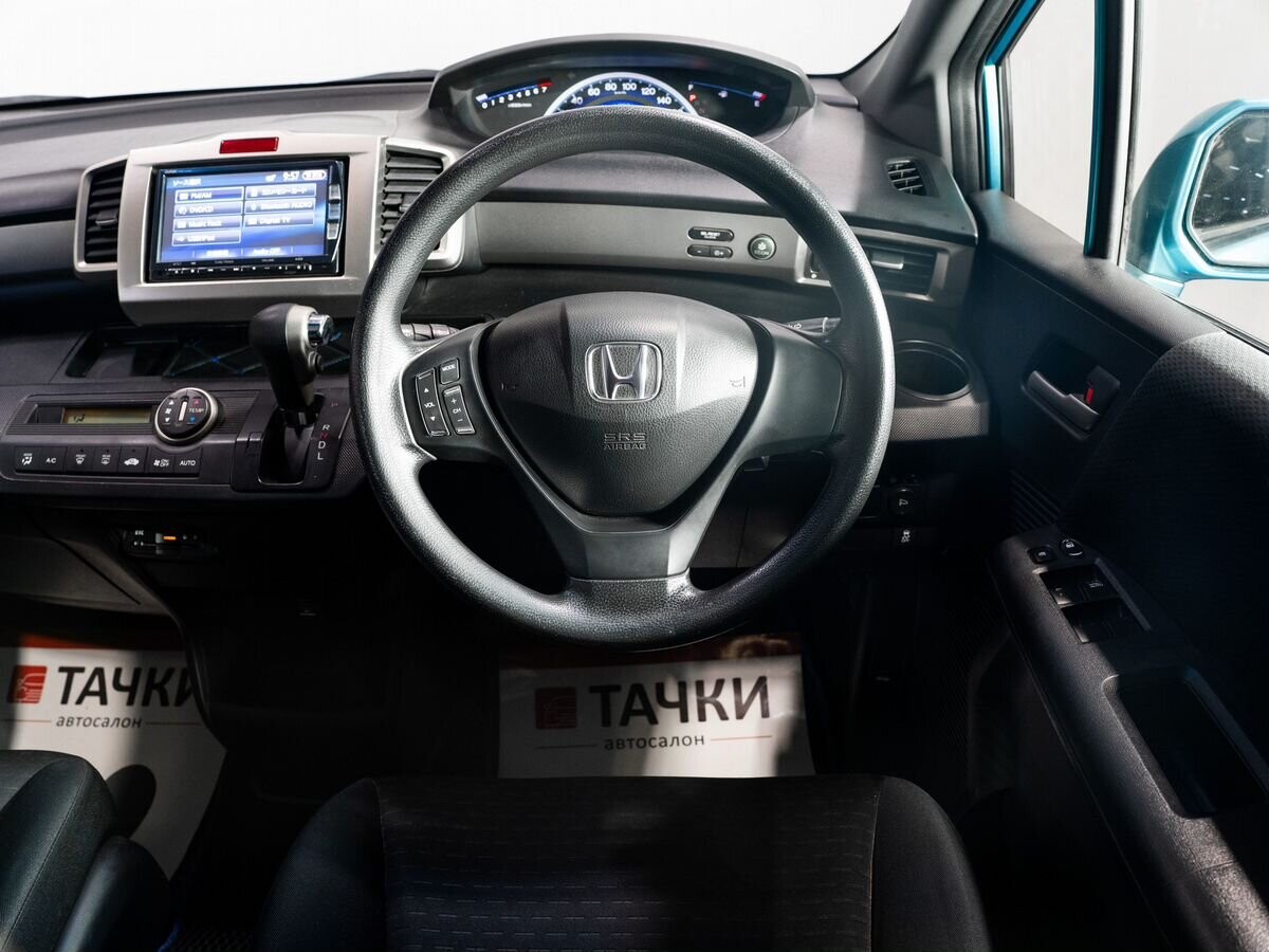 Honda Freed Spike 2013 - фото автомобиля