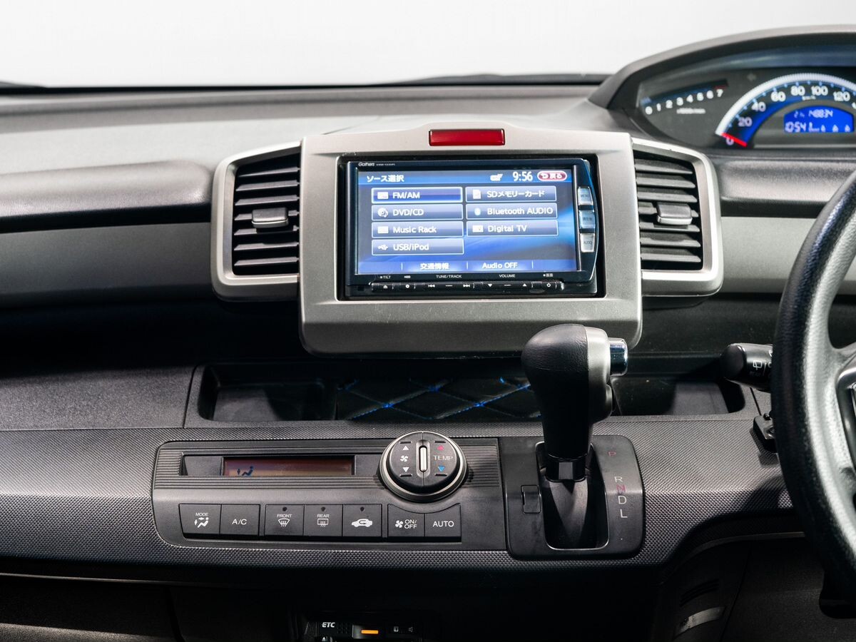 Honda Freed Spike 2013 - фото автомобиля