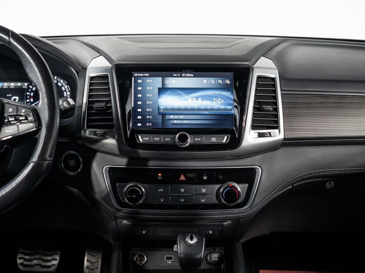 SsangYong Rexton 2019 - фото автомобиля
