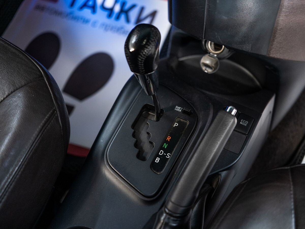 Toyota iQ 2008 - фото автомобиля