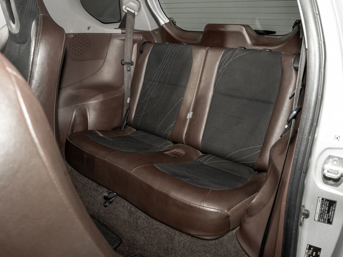 Toyota iQ 2008 - фото автомобиля