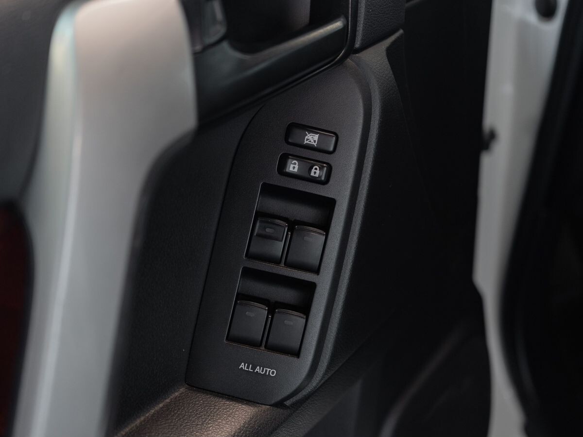 Toyota Land Cruiser Prado 2016 - фото автомобиля