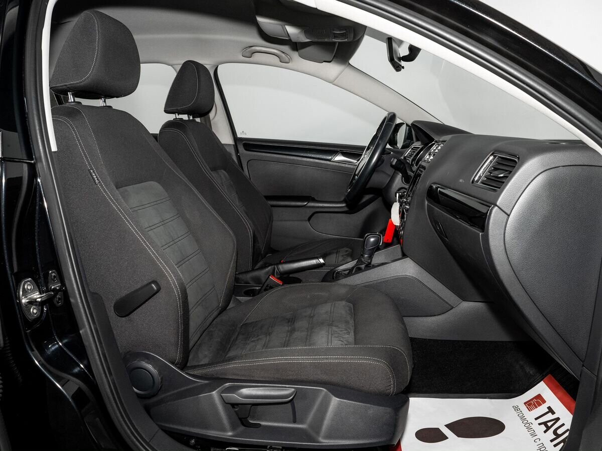 Volkswagen Jetta 2016 - фото автомобиля