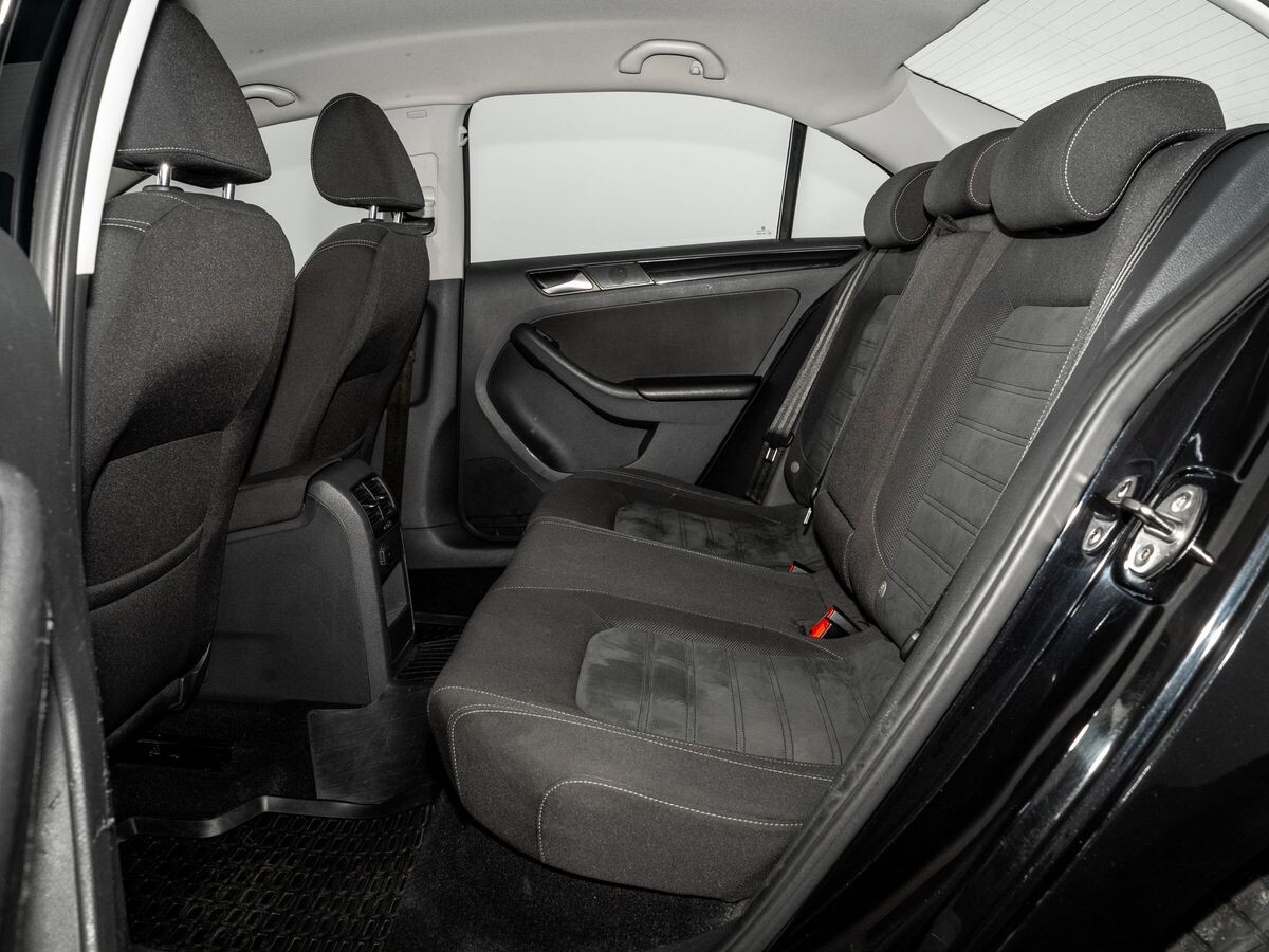 Volkswagen Jetta 2016 - фото автомобиля