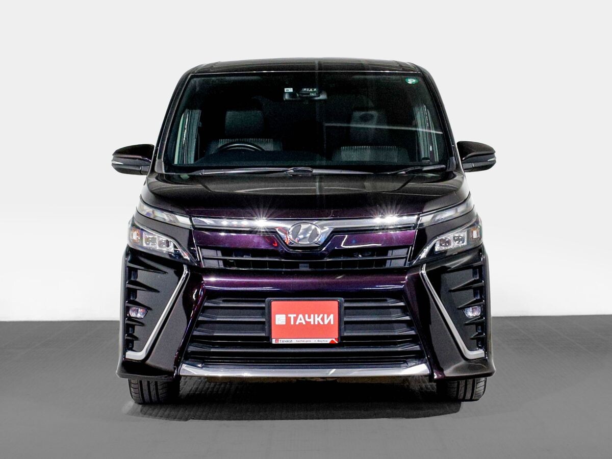 Toyota Voxy 2017 - фото автомобиля