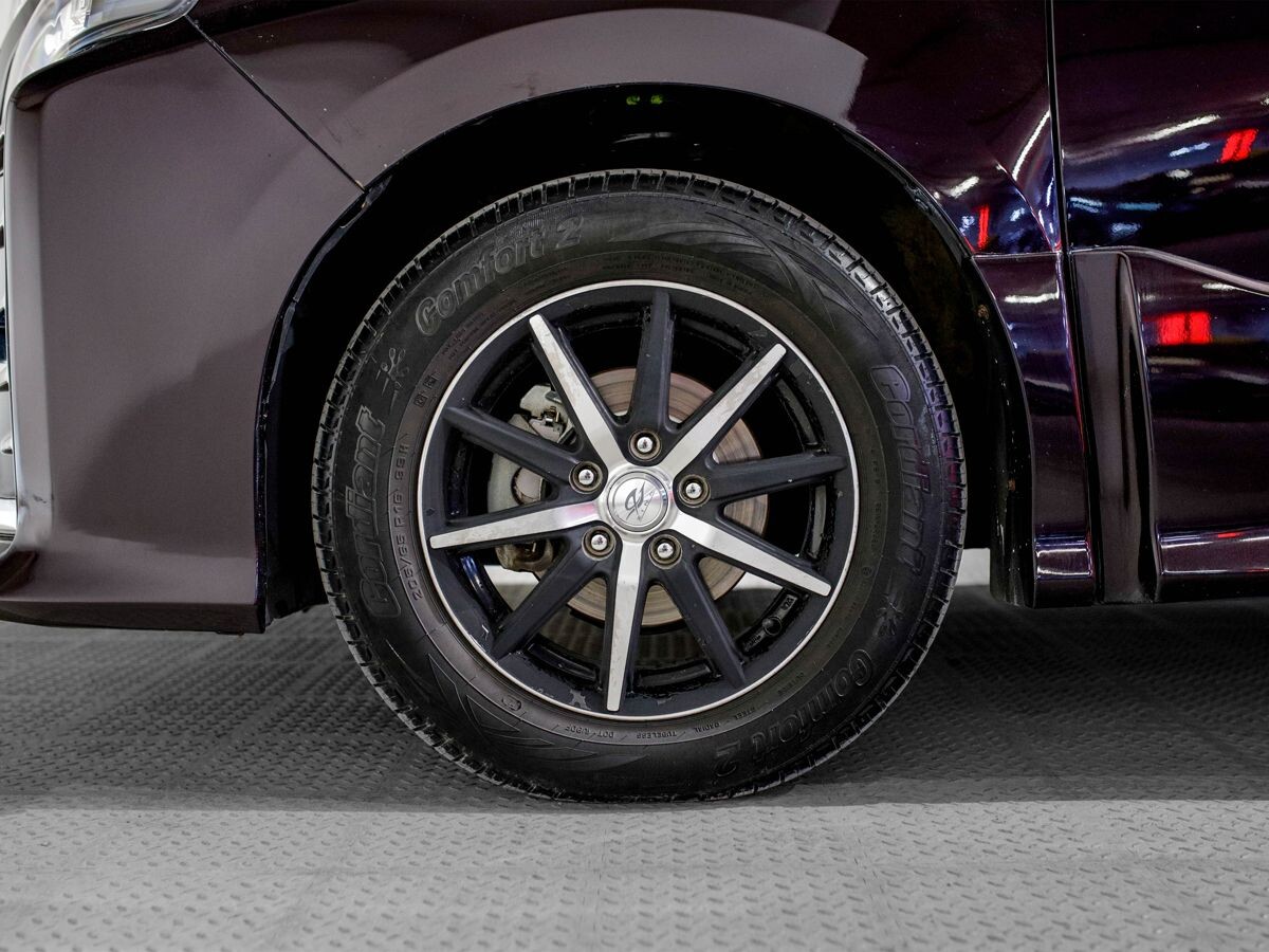 Toyota Voxy 2017 - фото автомобиля