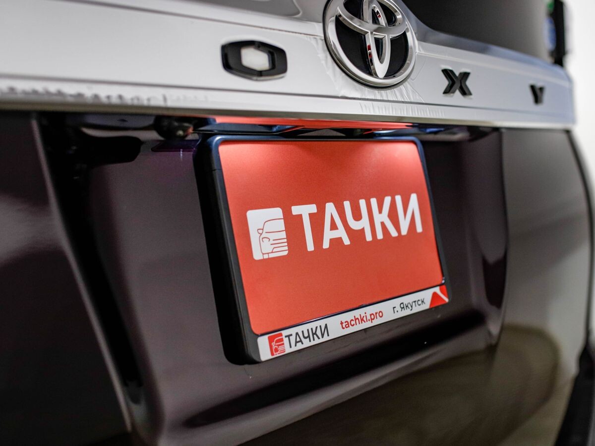 Toyota Voxy 2017 - фото автомобиля