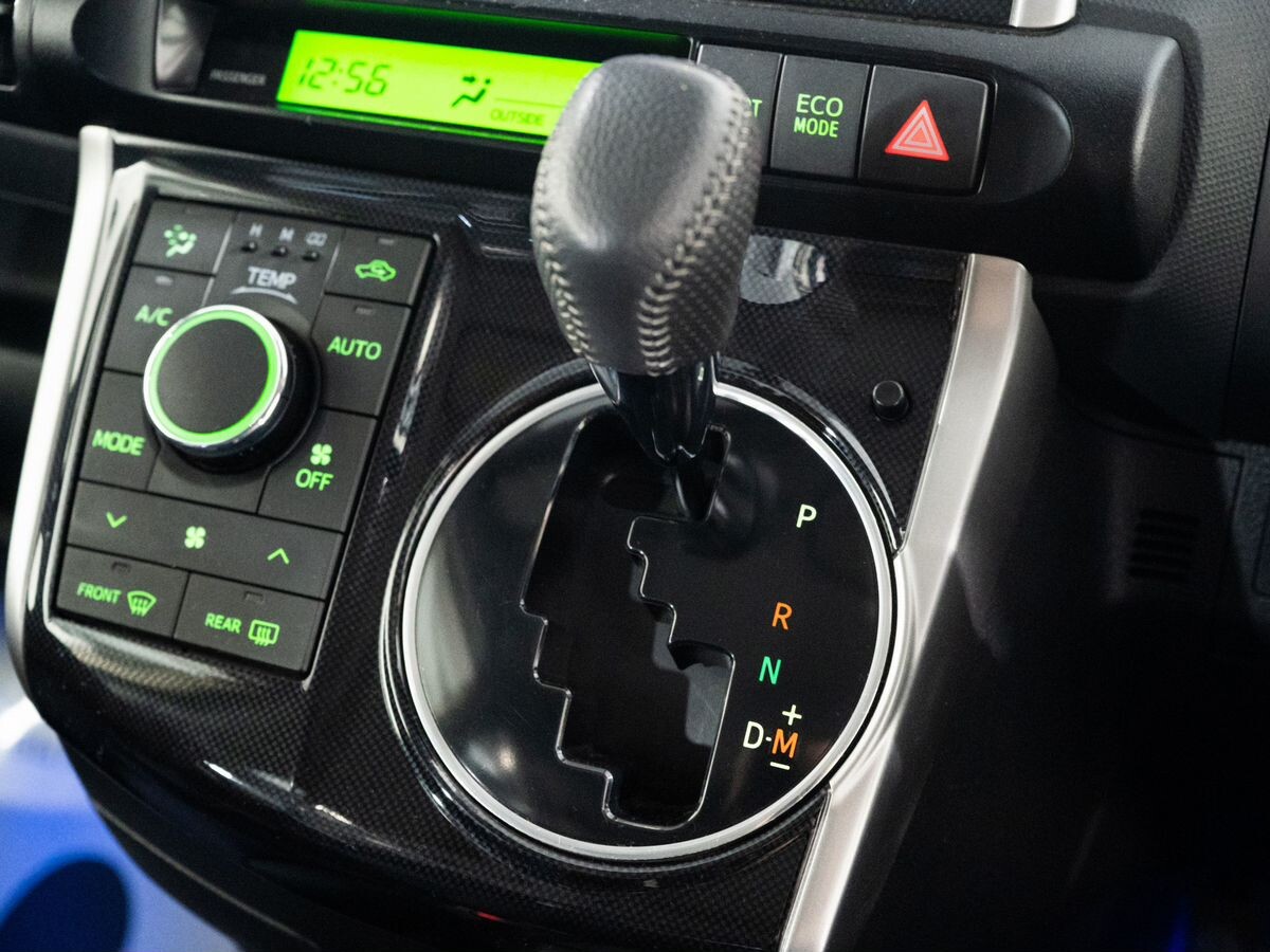 Toyota Wish 2014 - фото автомобиля