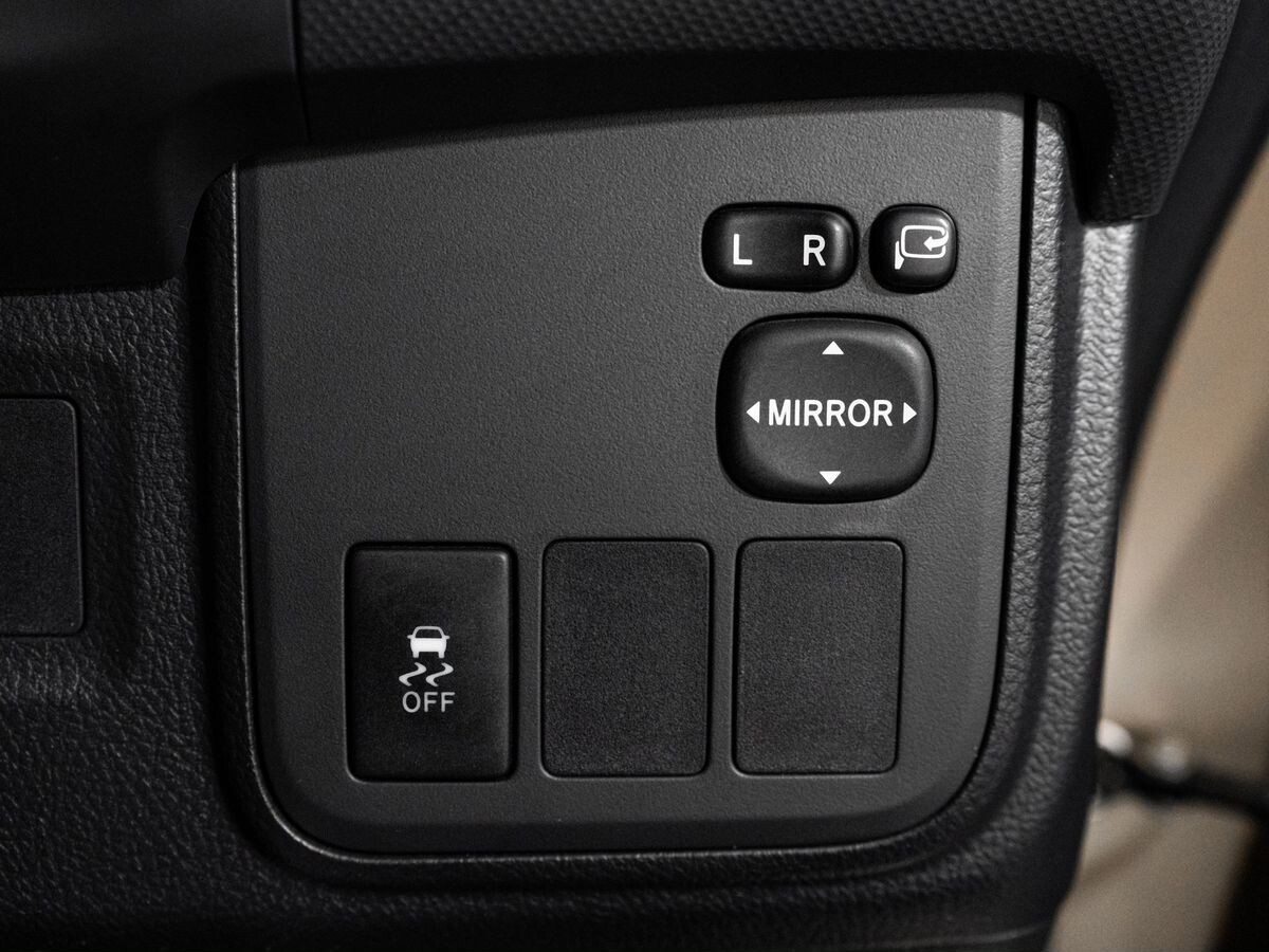 Toyota Wish 2014 - фото автомобиля