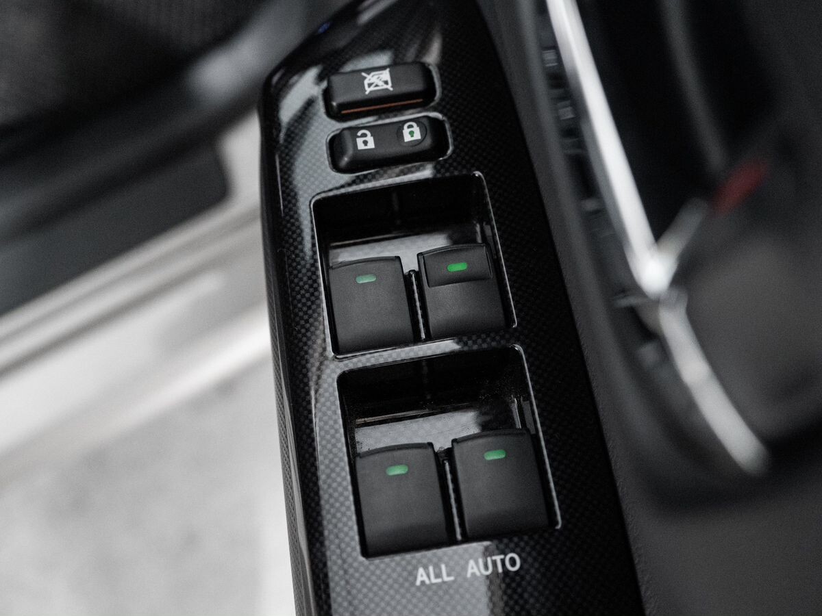 Toyota Wish 2014 - фото автомобиля