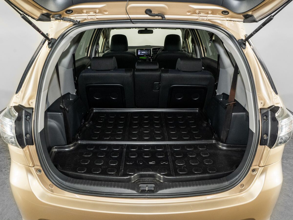 Toyota Wish 2014 - фото автомобиля