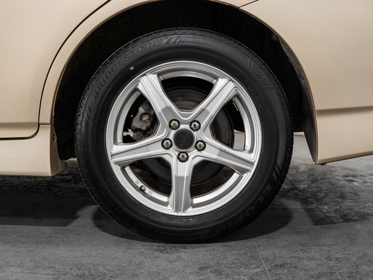 Toyota Wish 2014 - фото автомобиля