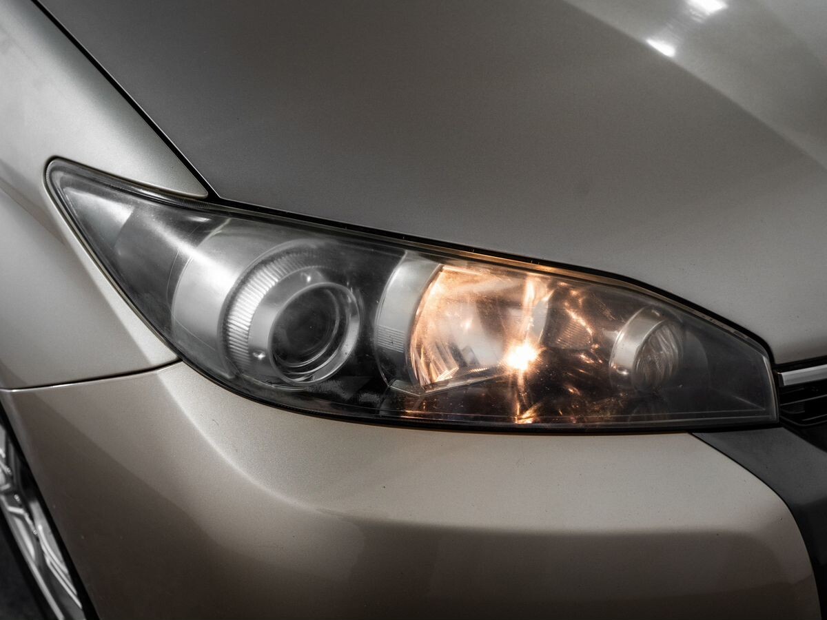 Toyota Wish 2014 - фото автомобиля