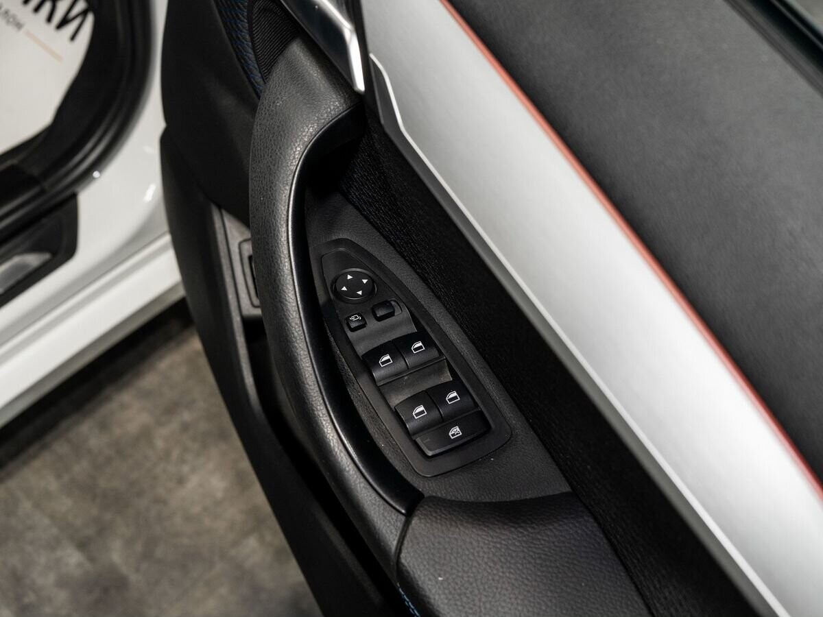 BMW X1 2019 - фото автомобиля