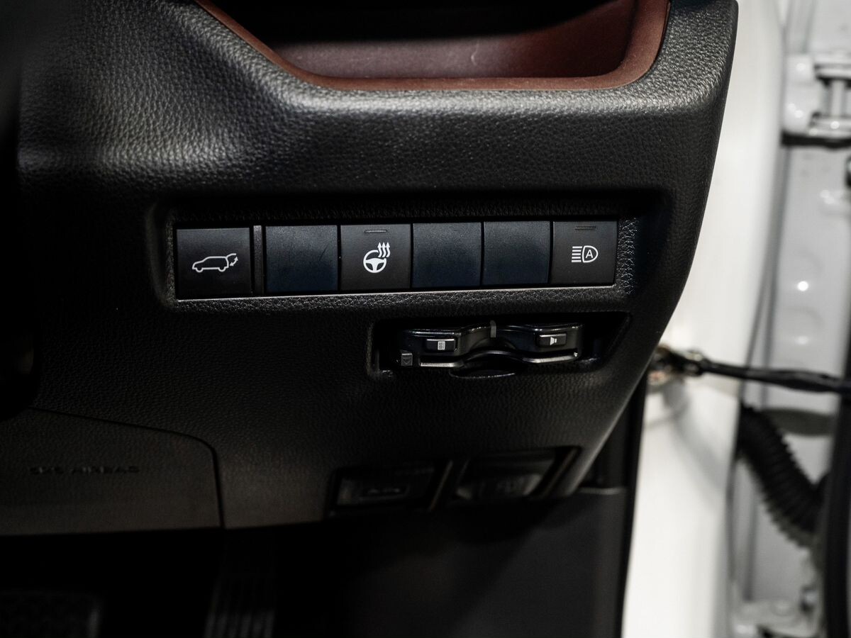 Toyota RAV4 2020 - фото автомобиля