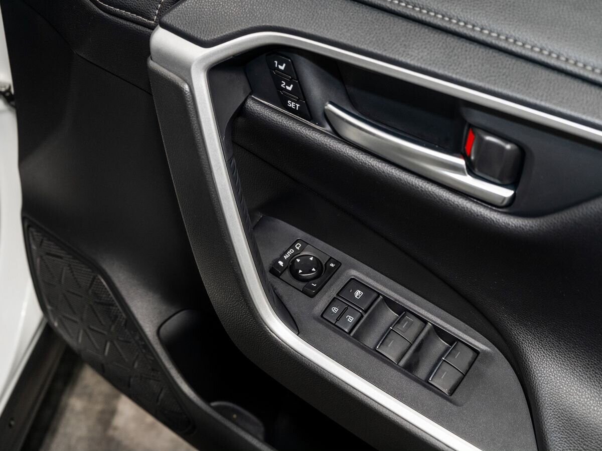 Toyota RAV4 2020 - фото автомобиля