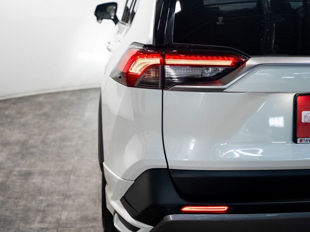 Toyota RAV4 2020 - фото автомобиля