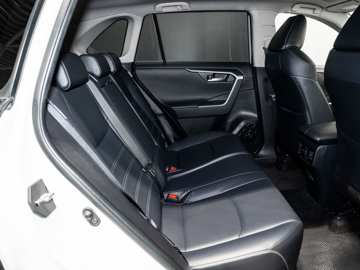 Toyota RAV4 2020 - фото автомобиля