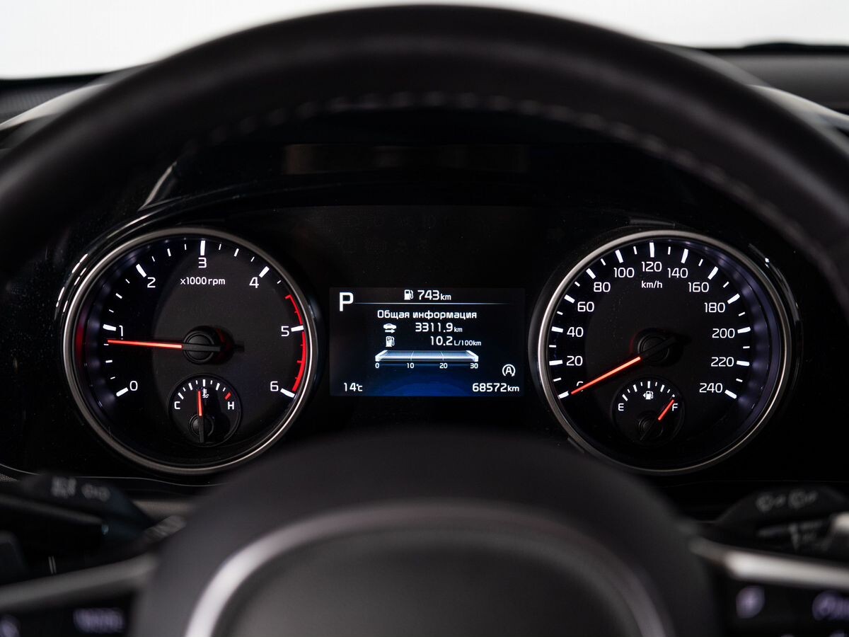 Kia Carnival 2021 - фото автомобиля