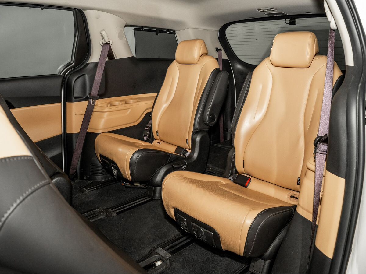 Kia Carnival 2021 - фото автомобиля
