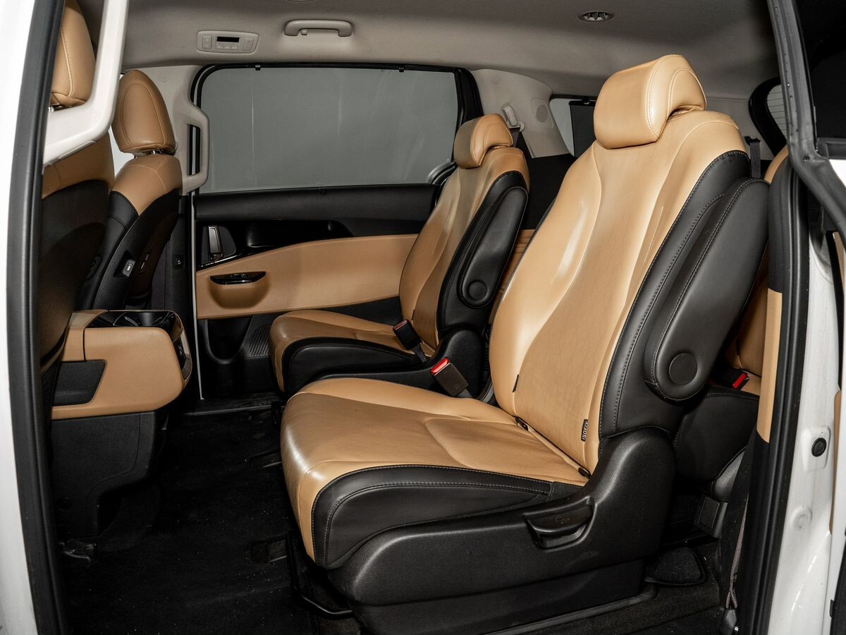 Kia Carnival 2021 - фото автомобиля