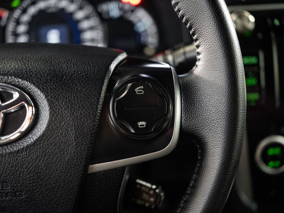 Toyota Camry 2011 - фото автомобиля