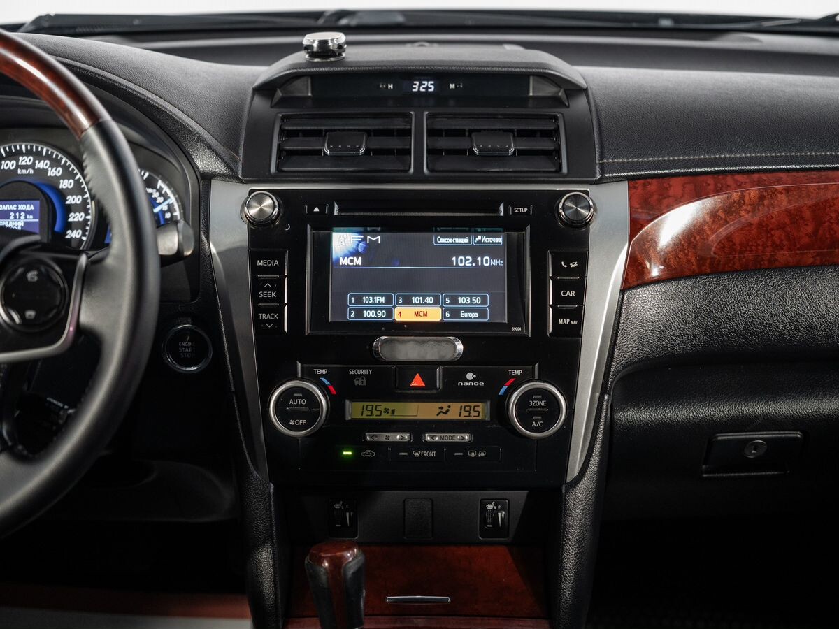 Toyota Camry 2011 - фото автомобиля