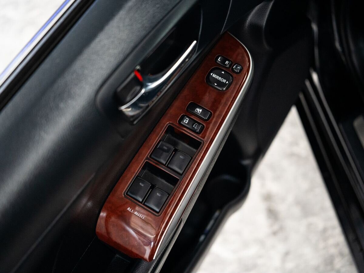 Toyota Camry 2011 - фото автомобиля