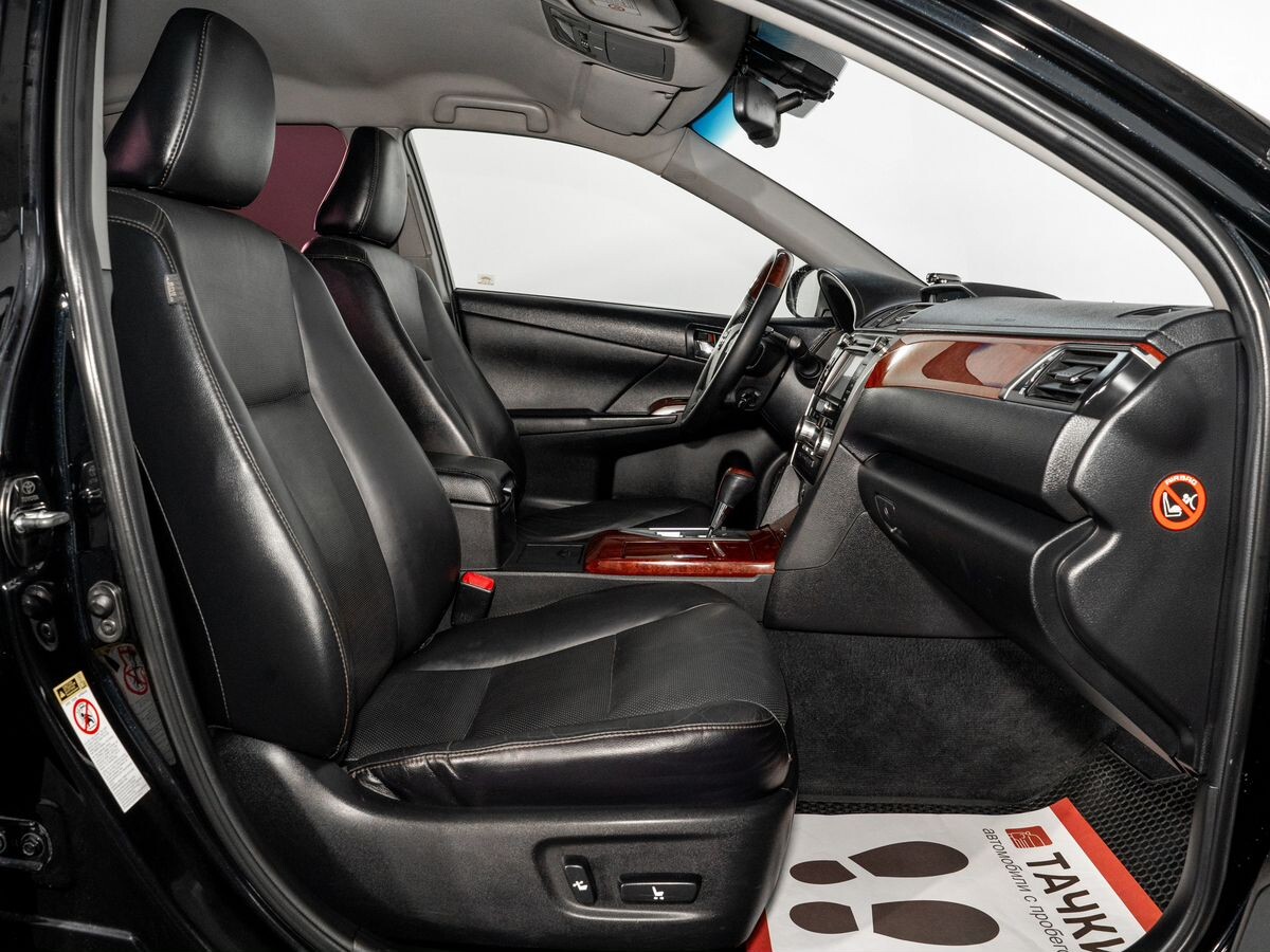 Toyota Camry 2011 - фото автомобиля