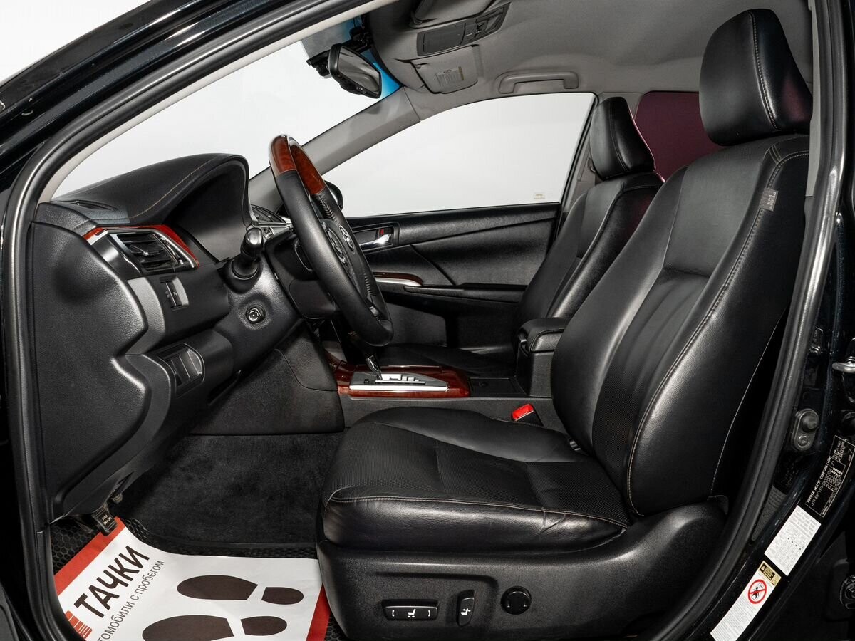 Toyota Camry 2011 - фото автомобиля