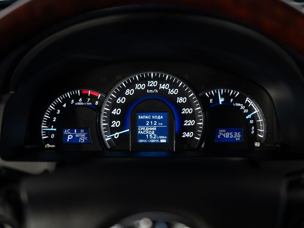 Toyota Camry 2011 - фото автомобиля