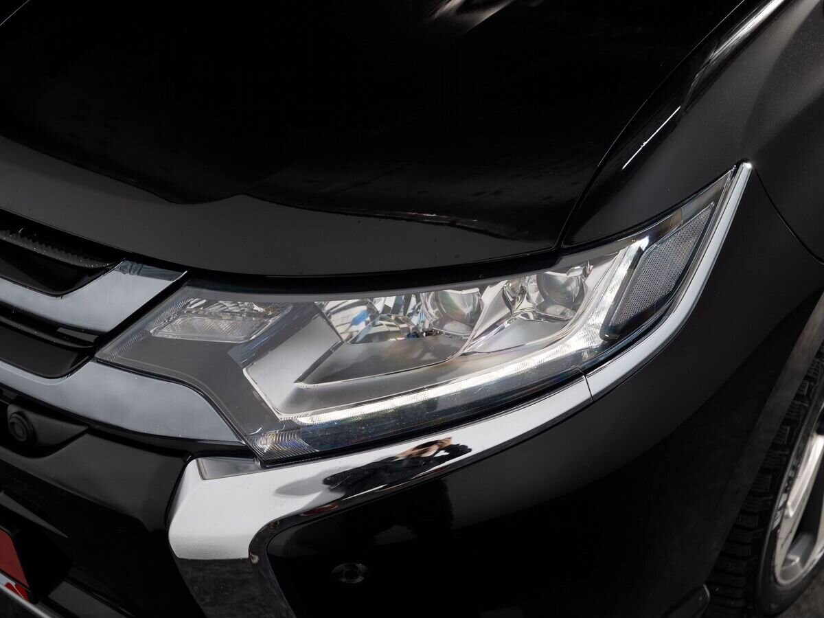 Mitsubishi Outlander 2018 - фото автомобиля