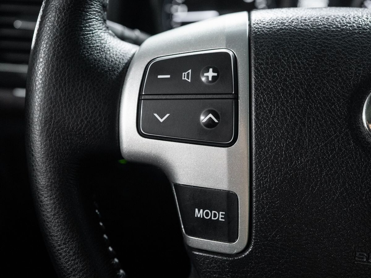 Toyota Land Cruiser 2012 - фото автомобиля