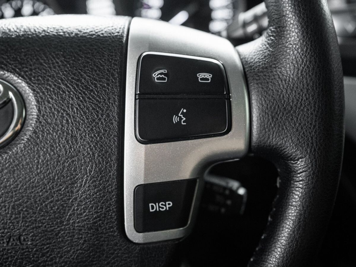 Toyota Land Cruiser 2012 - фото автомобиля