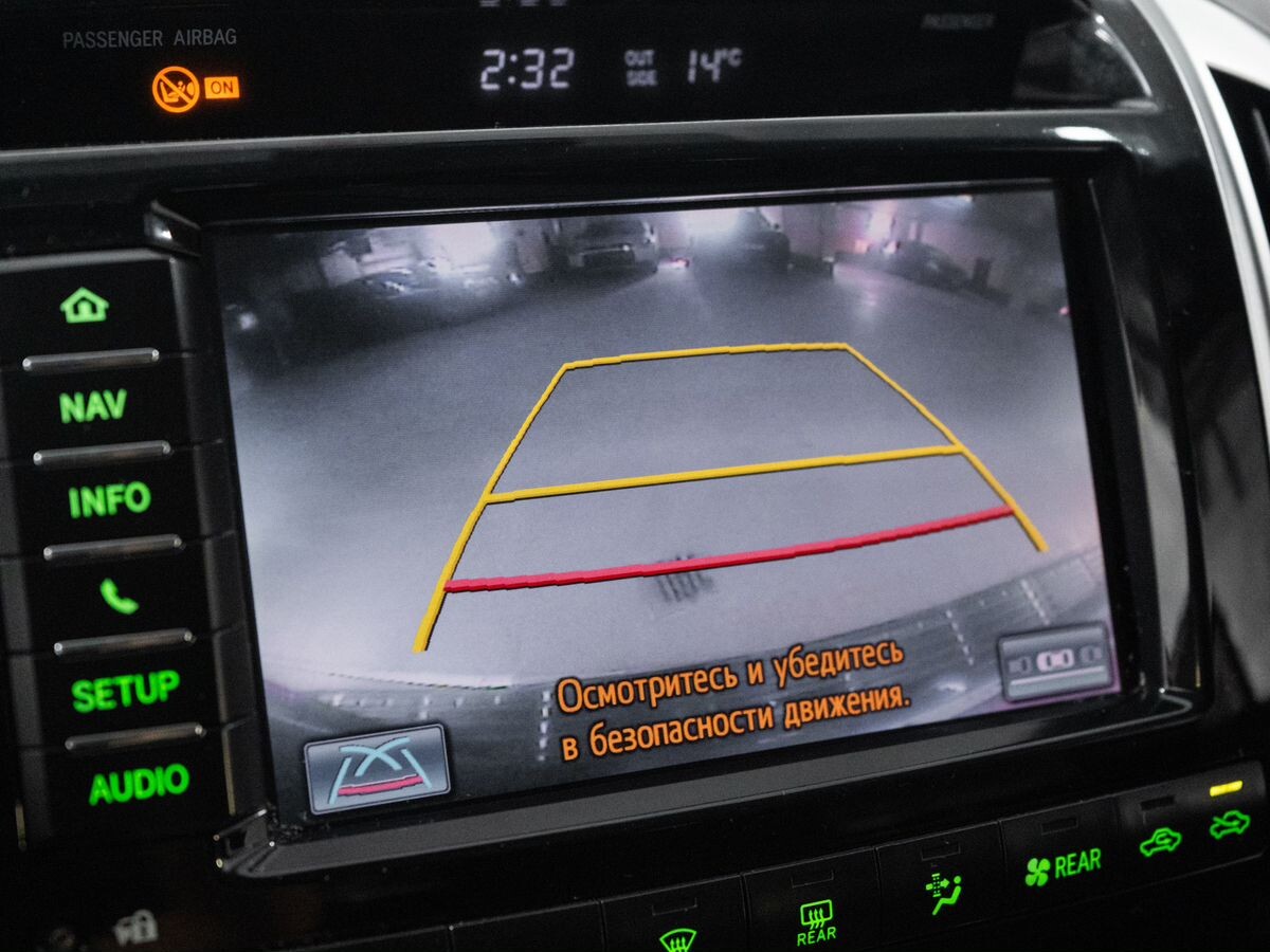 Toyota Land Cruiser 2012 - фото автомобиля