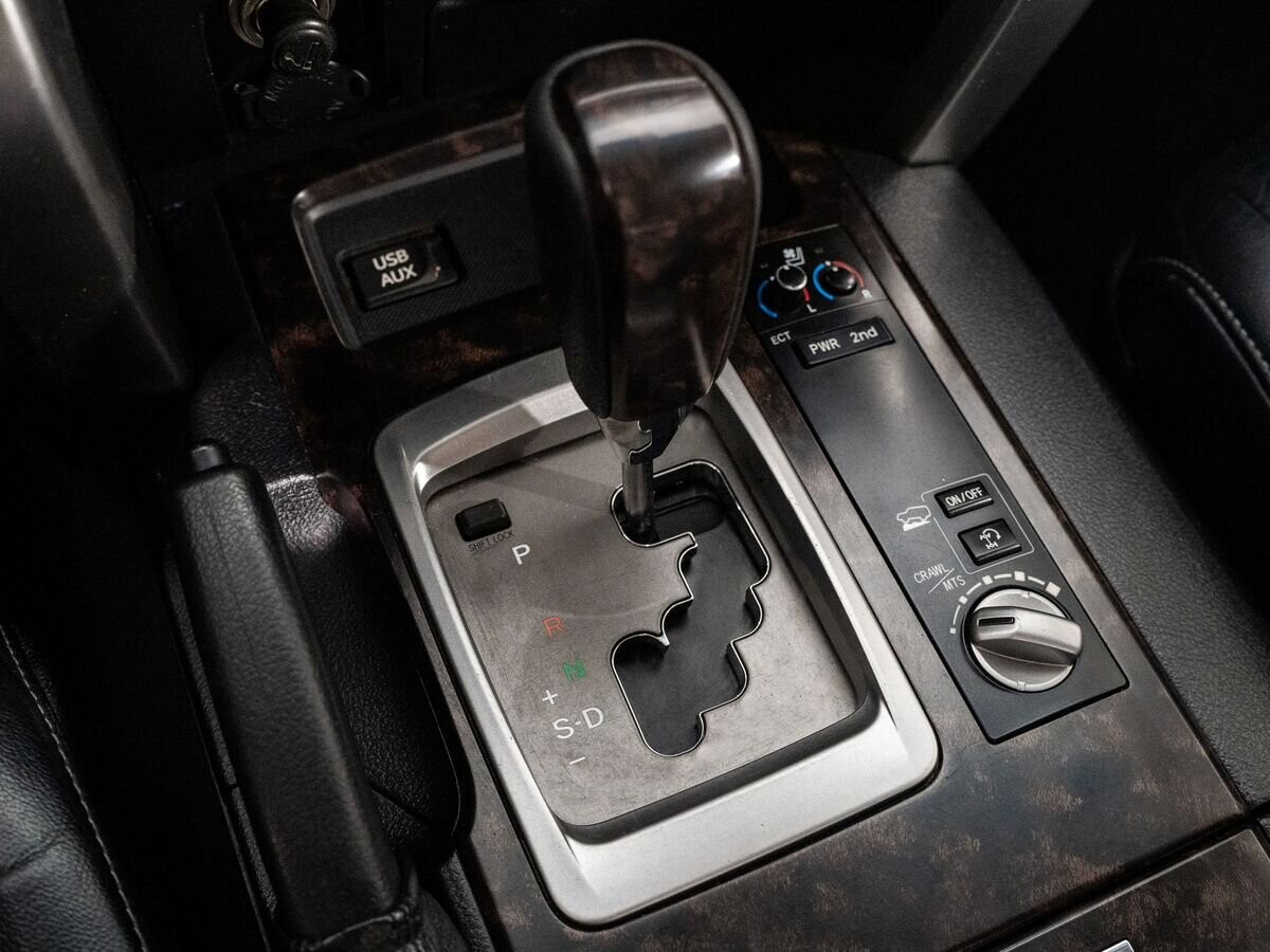 Toyota Land Cruiser 2012 - фото автомобиля