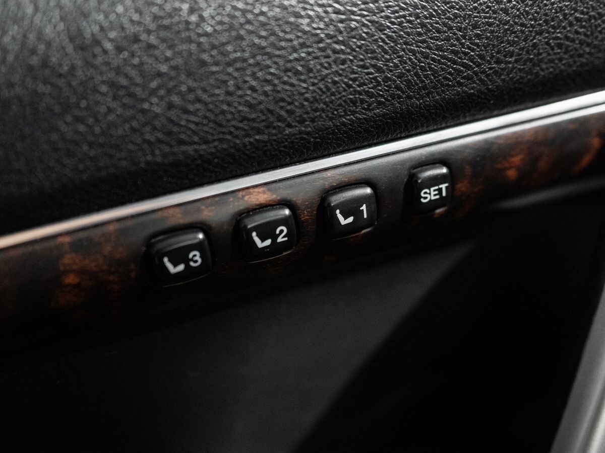Toyota Land Cruiser 2012 - фото автомобиля