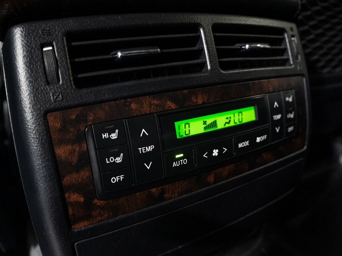 Toyota Land Cruiser 2012 - фото автомобиля