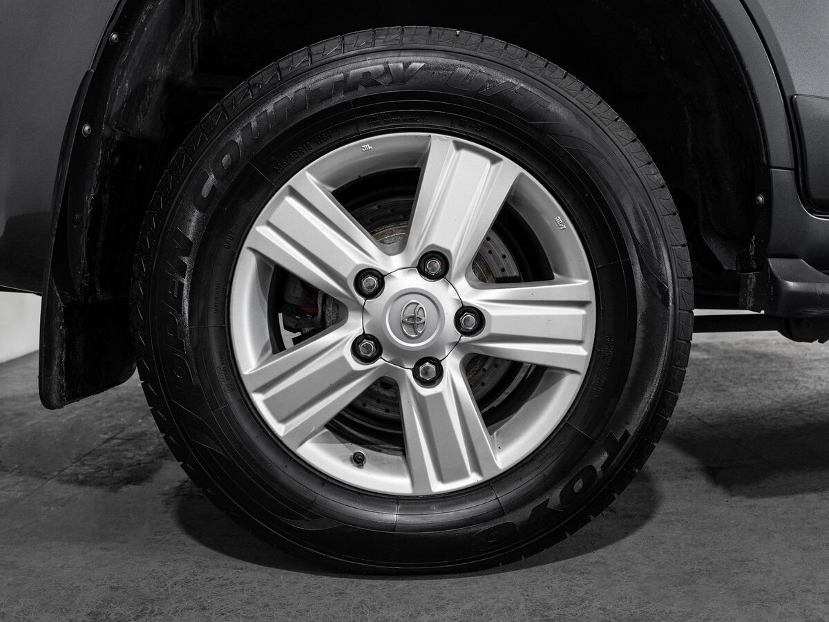 Toyota Land Cruiser 2012 - фото автомобиля