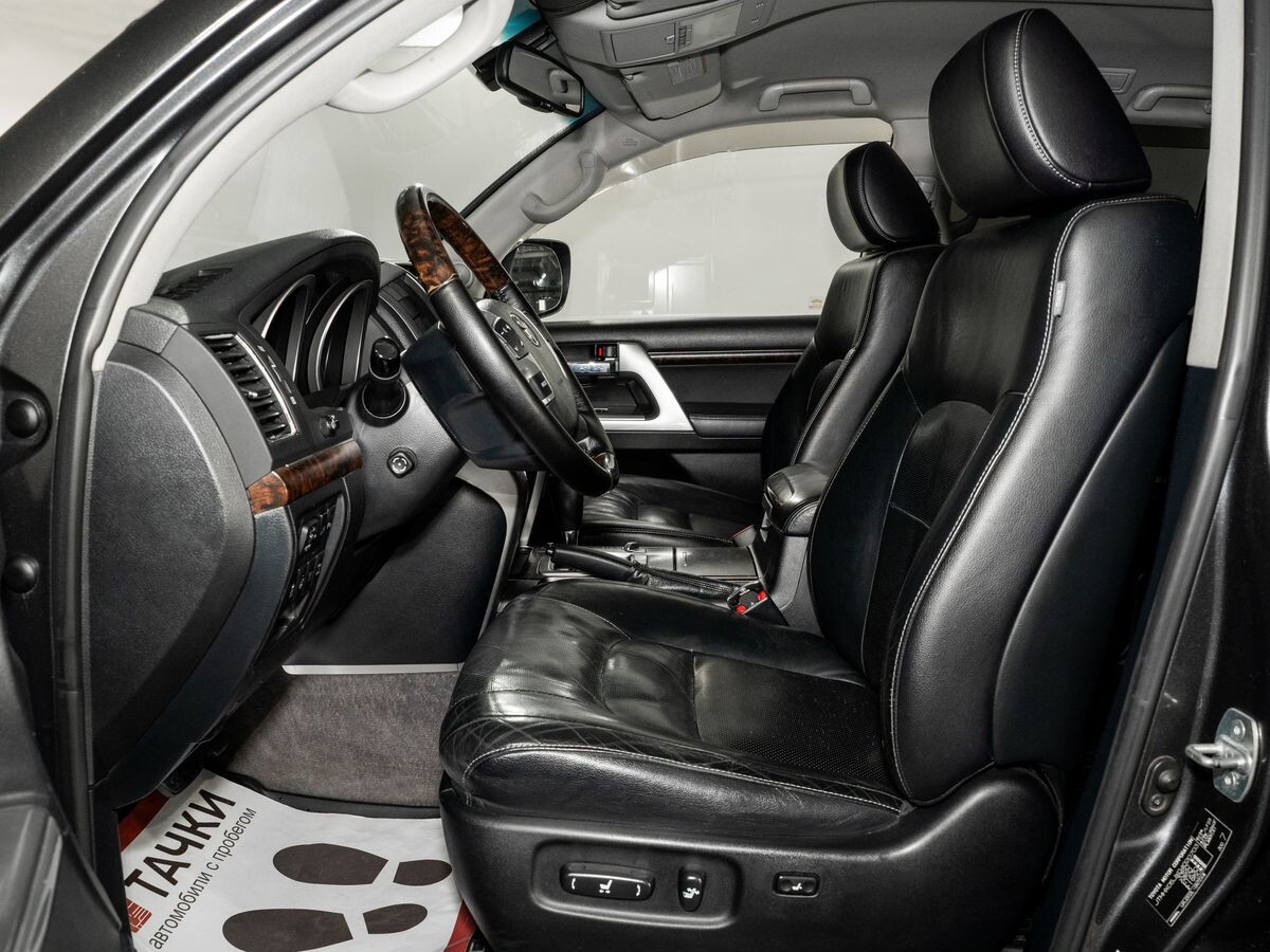 Toyota Land Cruiser 2012 - фото автомобиля